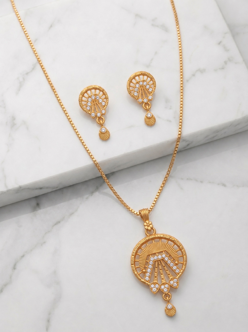 Sunburst Round AD Pendant Set